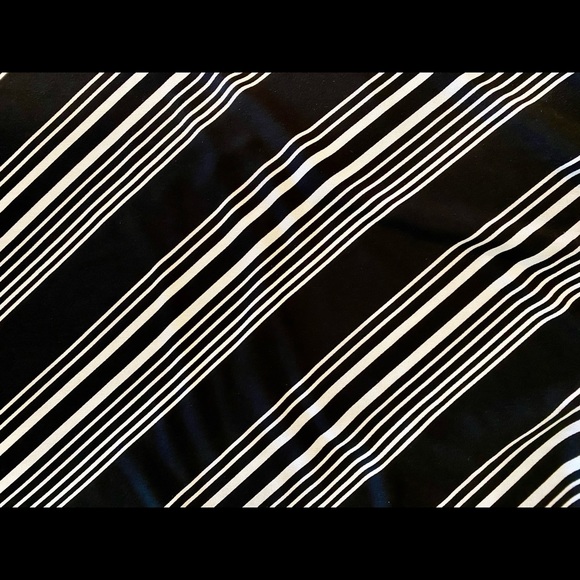 Premier collection black/ white stripe lightweight skirt above knee SIZE XL - Picture 2 of 2